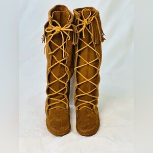 Minnetonka Women’s Front Lace Knee High Boots Size 8